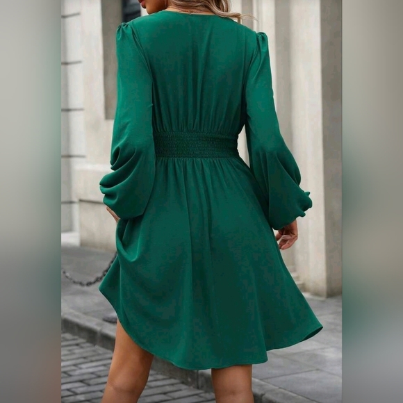 New Flowy Lantern Long Sleeve Twist Waist Short Dress Green - Picture 5 of 9